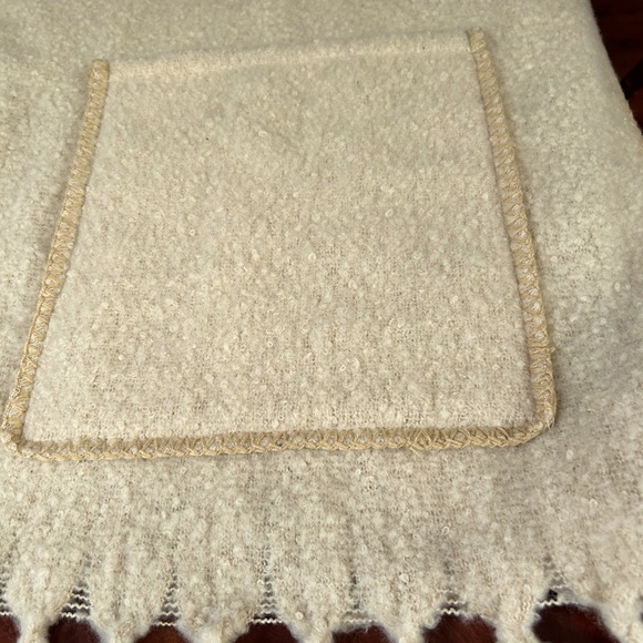 True Craft Long Scarf With Pockets - Picture 1 of 3